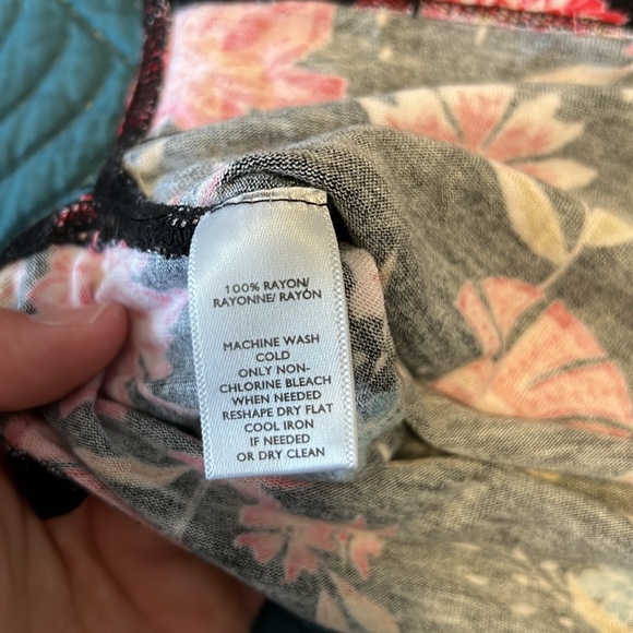 Loft Black Floral Top Size Large - Picture 3 of 6